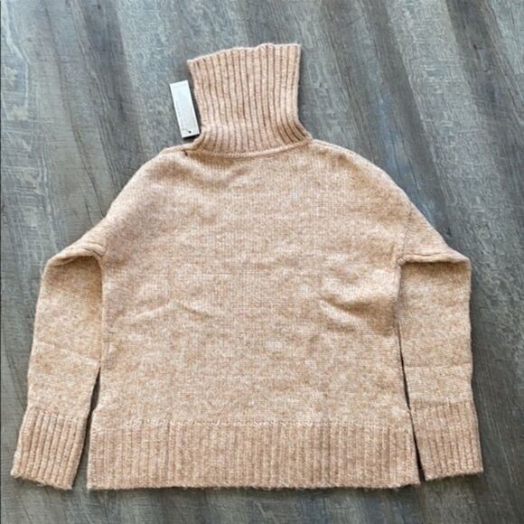 Banana Republic Cozy Oversized Turtleneck Sweater - Picture 3 of 6